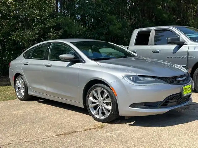 2015 Chrysler 200 S's photo