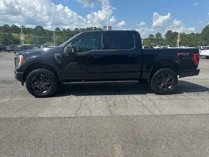 2021 Ford F-150 XLT 4WD SuperCrew 5-1/2' Box photo 5