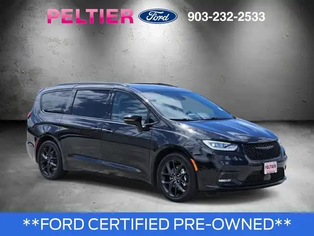 2025 Chrysler Pacifica Limited's photo