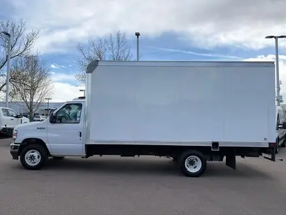 2023 Ford E-Series DRW E-450 Super Duty 158 in WB photo 4