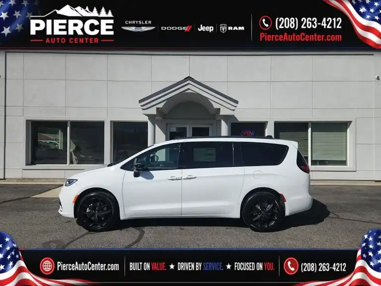 2026 Chrysler Pacifica Limited AWD's photo