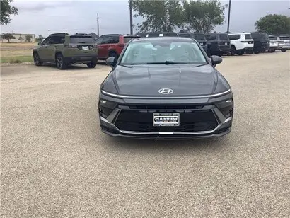 2025 Hyundai Sonata SEL photo 3