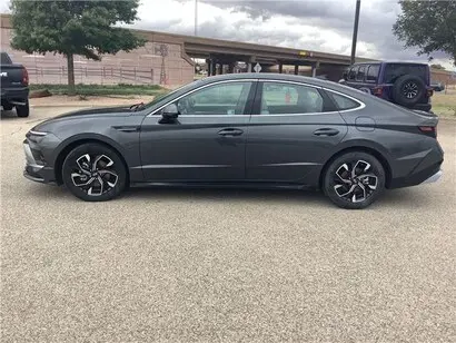 2025 Hyundai Sonata SEL photo 5
