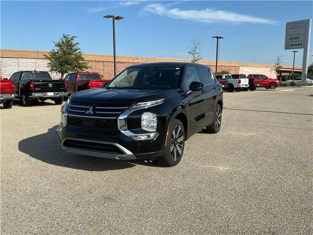 2025 Mitsubishi Outlander SE 2WD's photo
