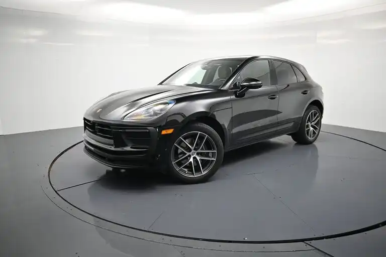 2026 Porsche Macan Base's photo