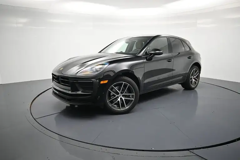 2026 Porsche Macan Base's photo