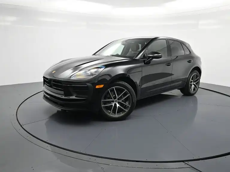 2026 Porsche Macan Base's photo