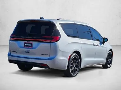 2026 Chrysler Pacifica Limited photo 2