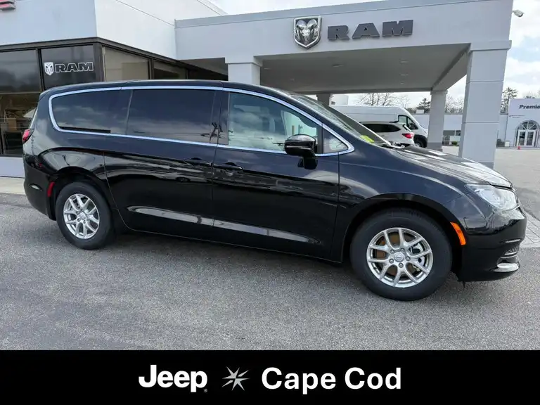 2026 Chrysler Voyager LX's photo