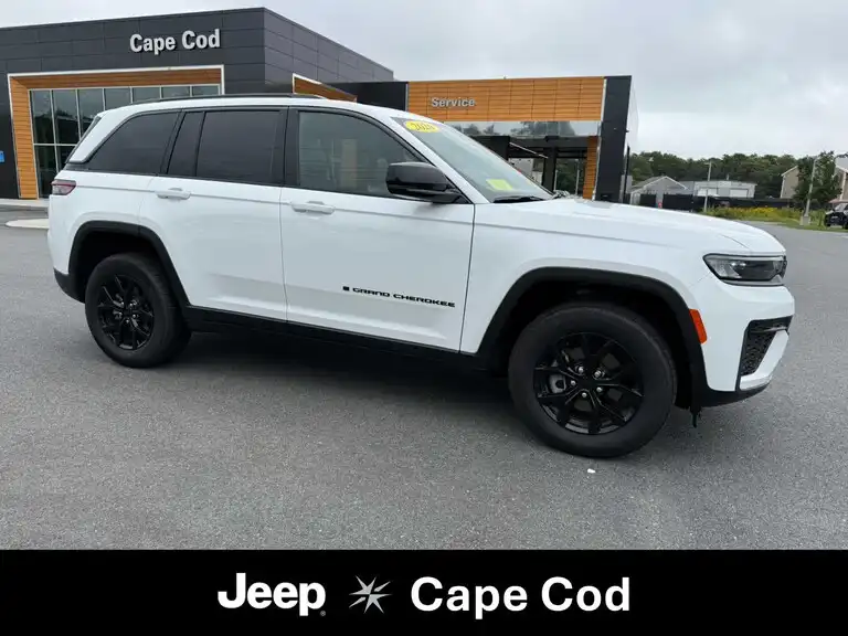 2026 Jeep Grand Cherokee Laredo Altitude 4x4's photo