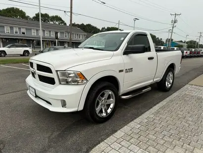2018 RAM 1500 Express 4x4 Regular Cab 6'4 photo 4