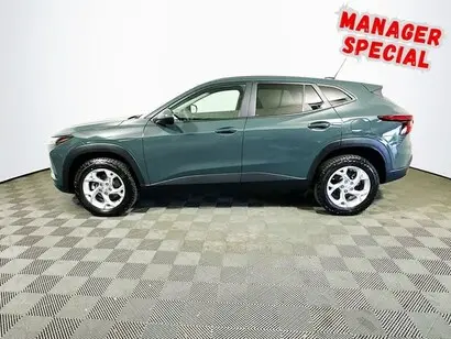 2025 Chevrolet Trax LS photo 5