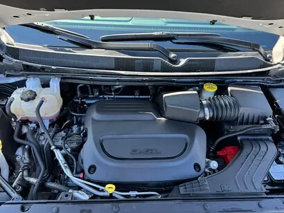 2024 Chrysler Pacifica Touring L photo 4