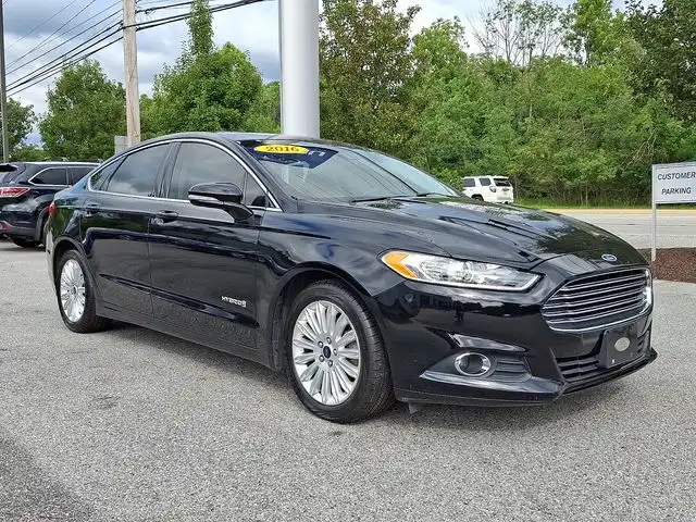 2016 Ford Fusion SE's photo