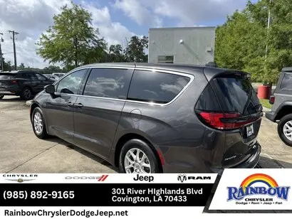 2023 Chrysler Pacifica Touring L photo 5
