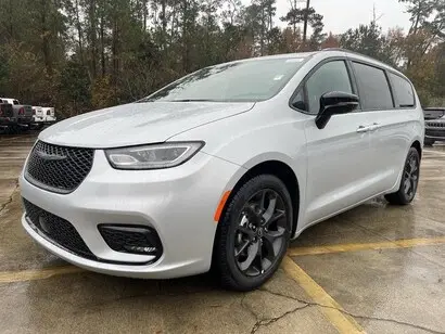 2026 Chrysler Pacifica Select photo 3