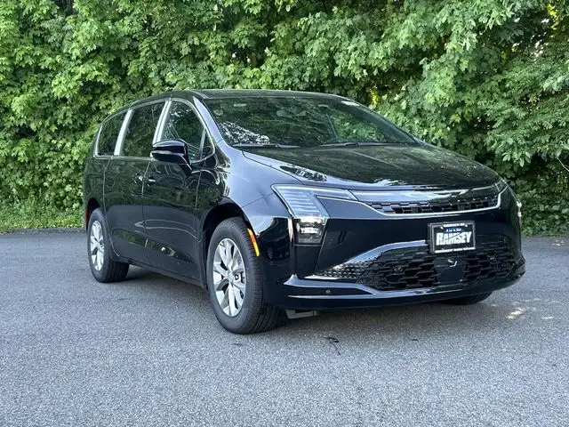 2027 Chrysler Pacifica Select AWD's photo