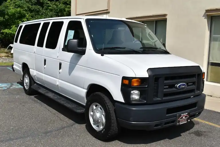 2013 Ford E-Series E-350 XLT Super Duty Extended's photo