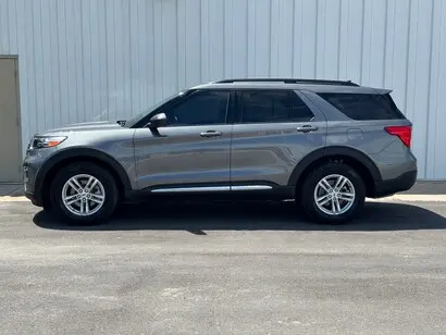 2023 Ford Explorer XLT 4WD photo 2