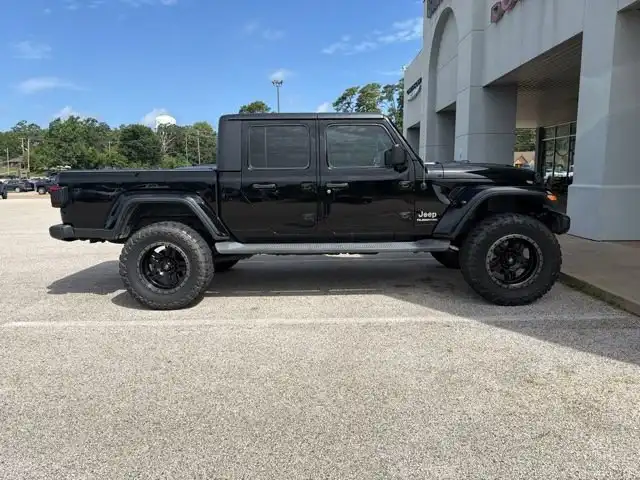 2020 Jeep Gladiator Overland's photo