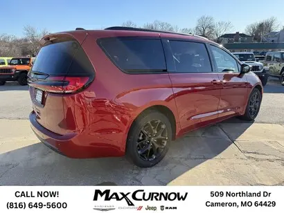 2026 Chrysler Pacifica Select photo 5