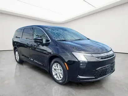 2027 Chrysler Pacifica Select photo 3