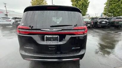 2024 Chrysler Pacifica Hybrid PHEV Select photo 5