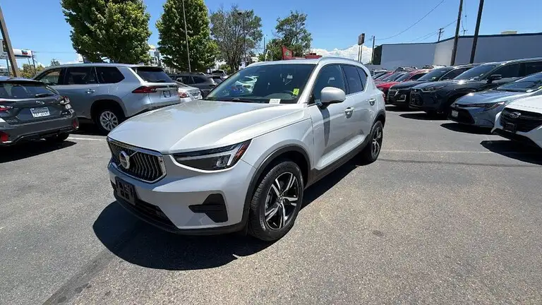 2024 Volvo XC40 B5 Core Dark AWD's photo