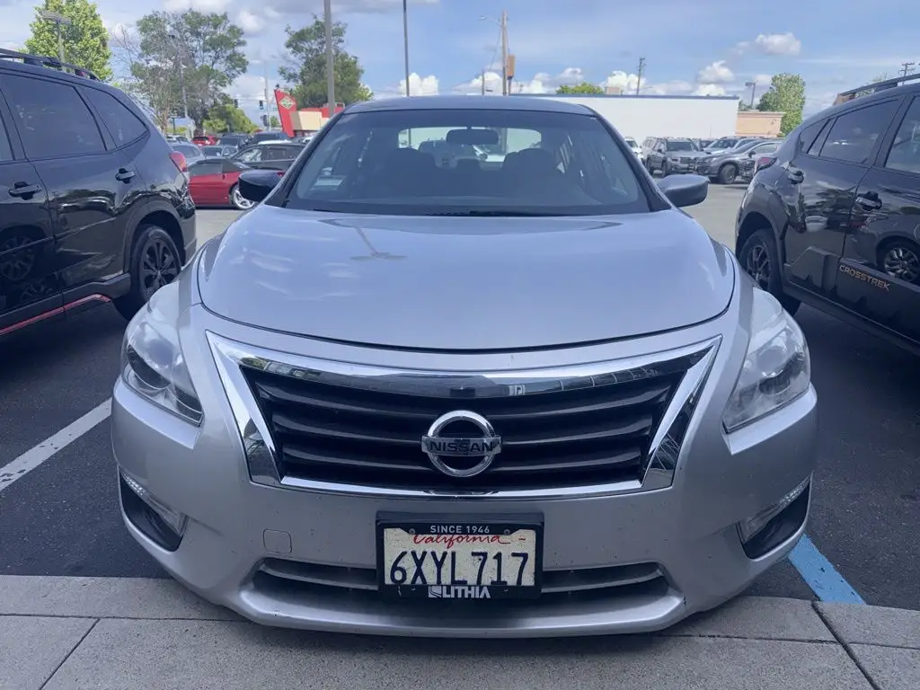 2013 Nissan Altima 2.5 S CVT photo 1