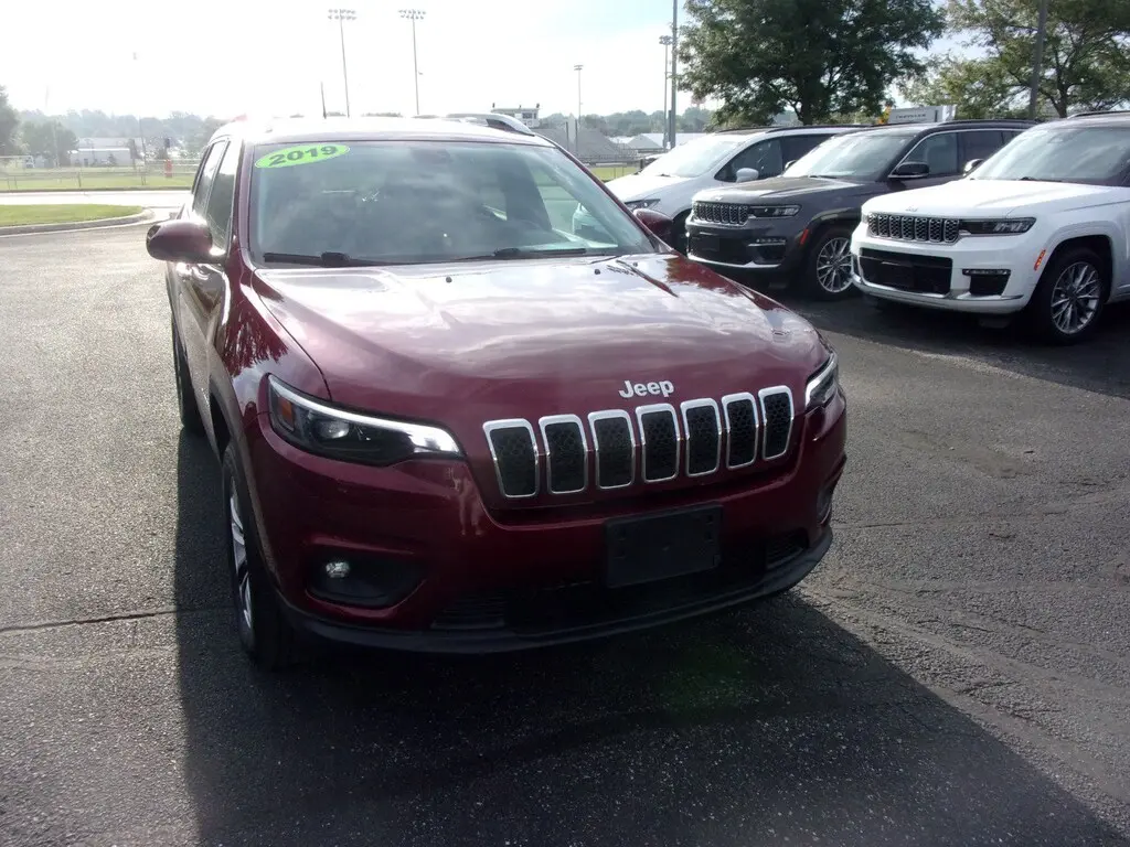 2019 Jeep Cherokee Latitude Plus 4WD photo 1