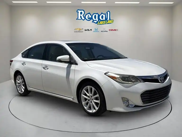 2013 Toyota Avalon Limited's photo