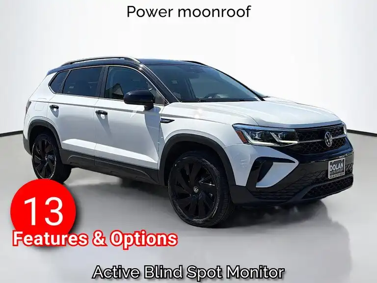 2024 Volkswagen Taos 1.5T SE Black 4Motion's photo