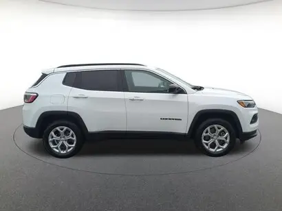 2024 Jeep Compass Latitude 4X4 photo 4