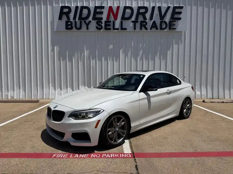 2016 BMW 2 Series M235i Coupe's photo