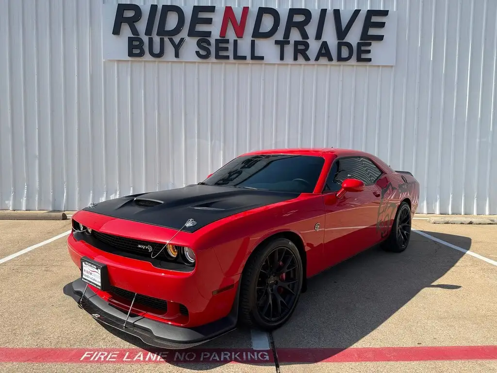 2016 Dodge Challenger SRT Hellcat photo 1
