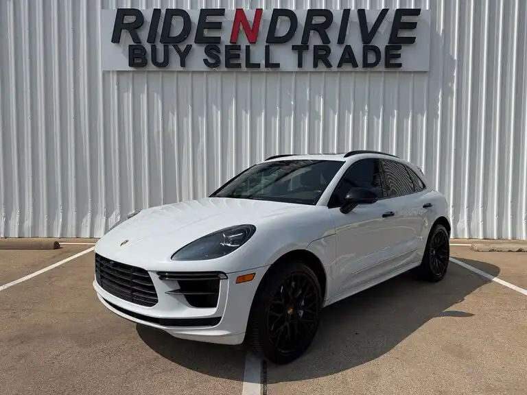 2021 Porsche Macan Turbo's photo