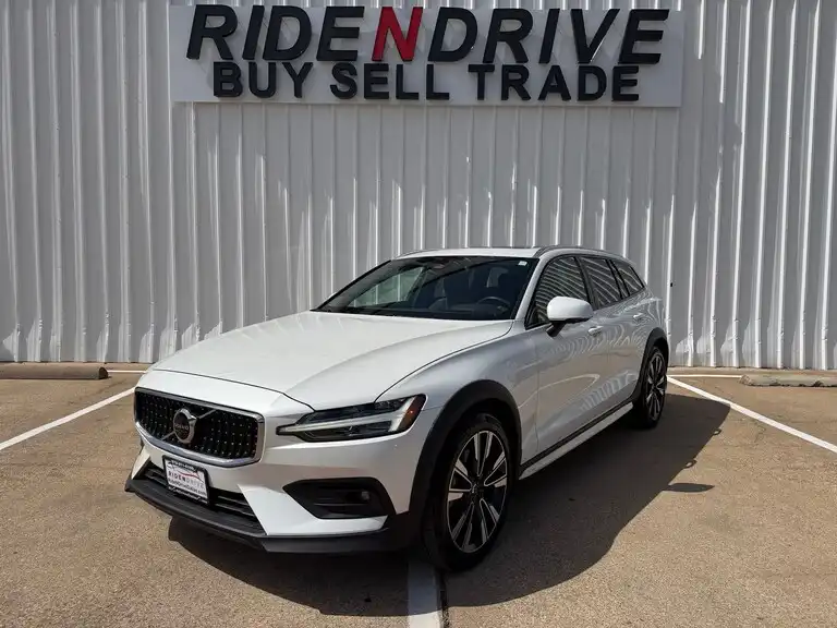 2023 Volvo V60 Cross Country B5 Ultimate AWD's photo