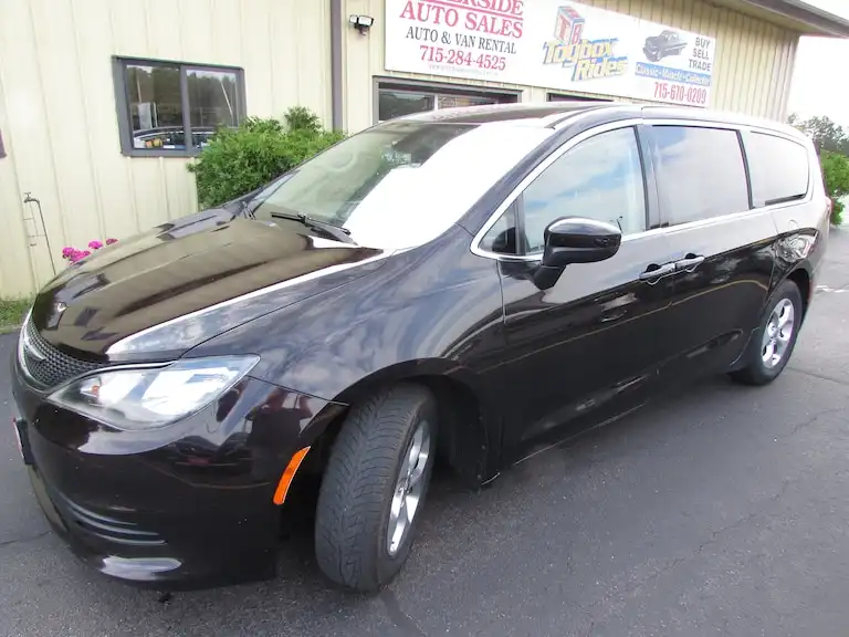 2017 Chrysler Pacifica LX's photo