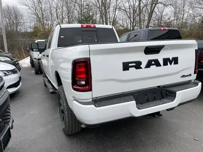 2026 RAM 2500 Tradesman/Black Express 4WD Crew Cab SWB photo 3