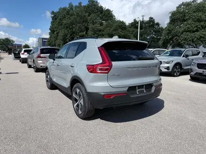 2026 Volvo XC40 B5 Plus Dark AWD photo 4