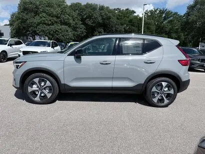 2026 Volvo XC40 B5 Plus Dark AWD photo 3