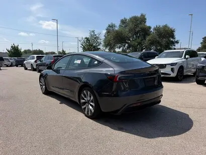 2025 Tesla Model 3 Long Range photo 4