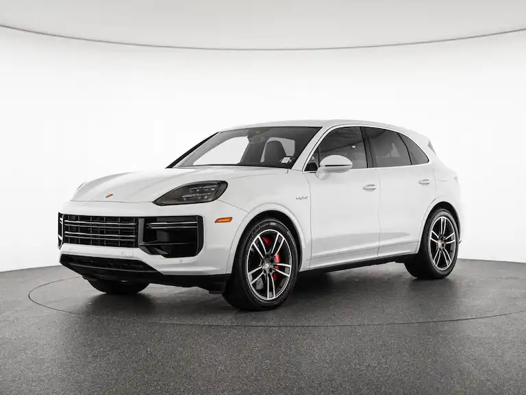 2024 Porsche Cayenne Turbo E-Hybrid's photo