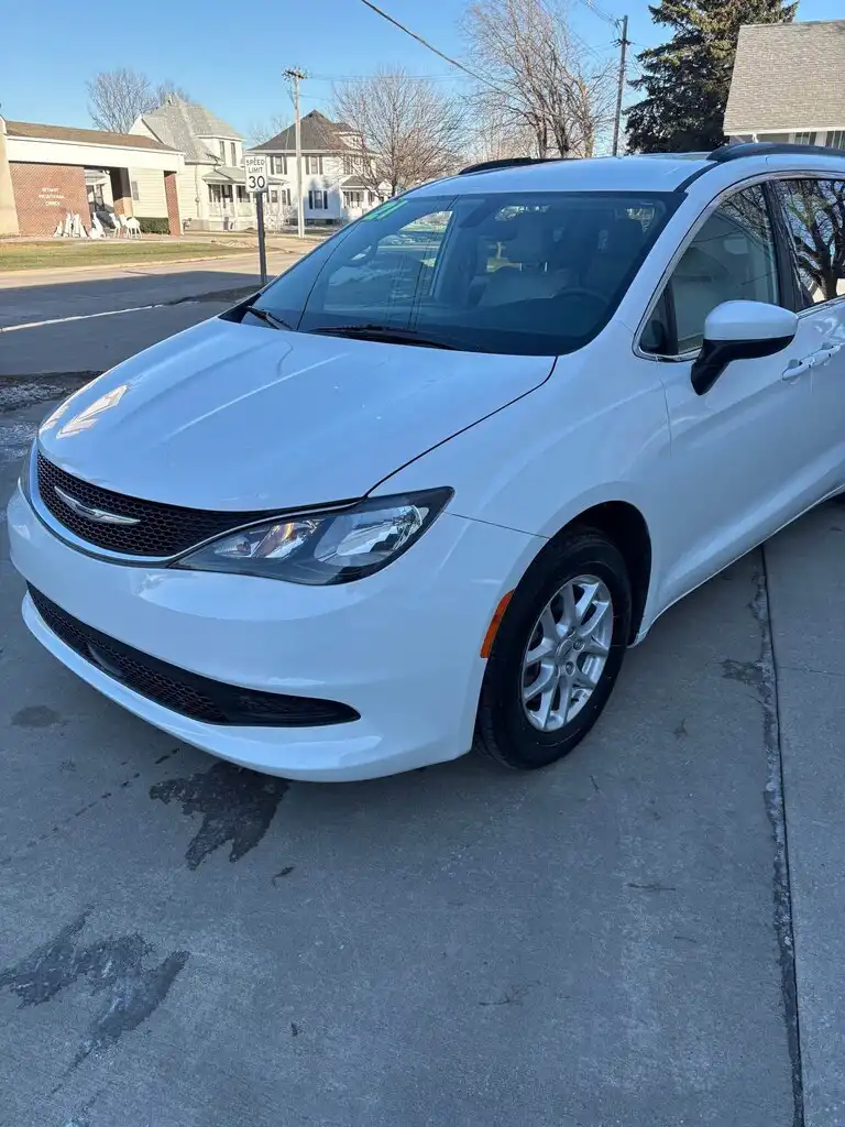 2021 Chrysler Voyager LXi's photo