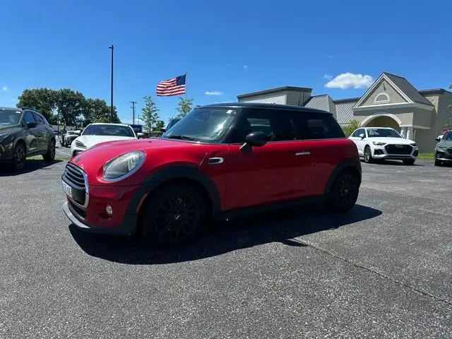 2019 MINI Hardtop Cooper Signature's photo