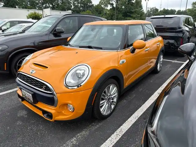 2018 MINI Cooper S 4 Door's photo