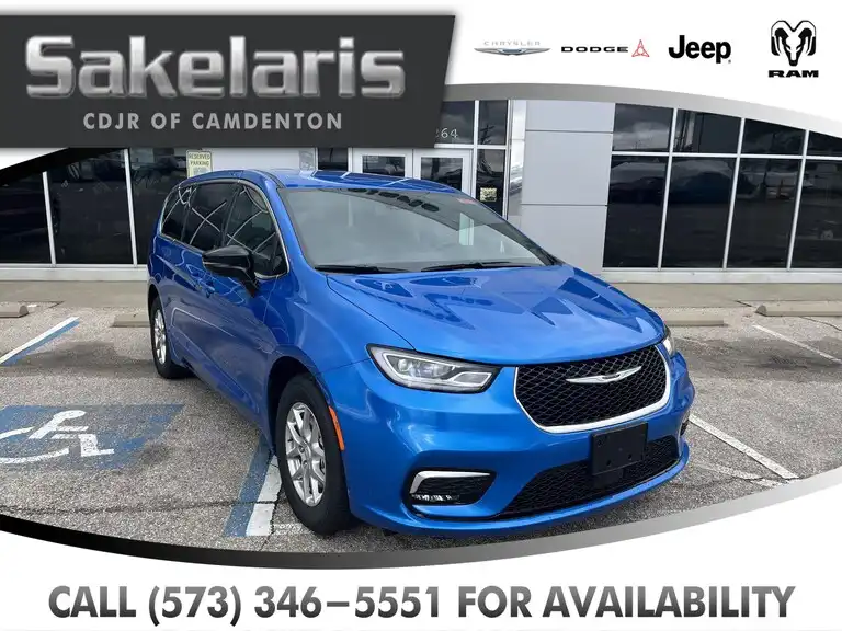 2026 Chrysler Pacifica Select's photo