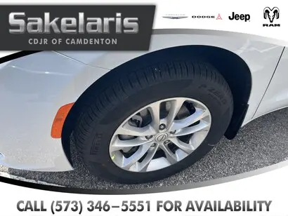 2026 Chrysler Pacifica Select AWD photo 4