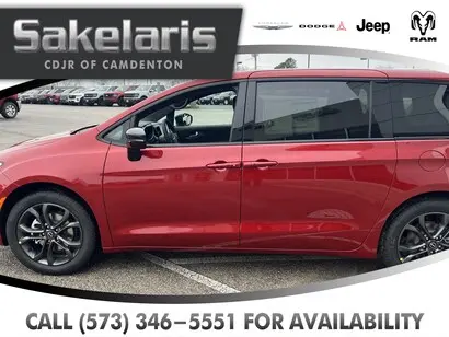 2026 Chrysler Pacifica Select photo 4