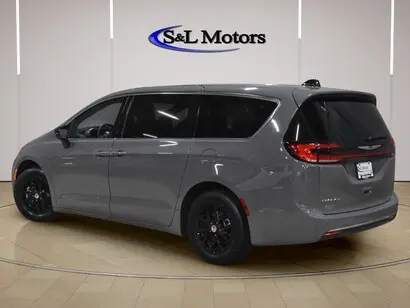 2025 Chrysler Pacifica Select photo 4